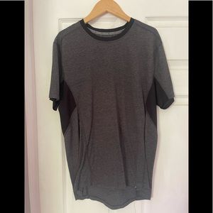 Gap Large short sleeve shirt. Great Condition. Worm once.